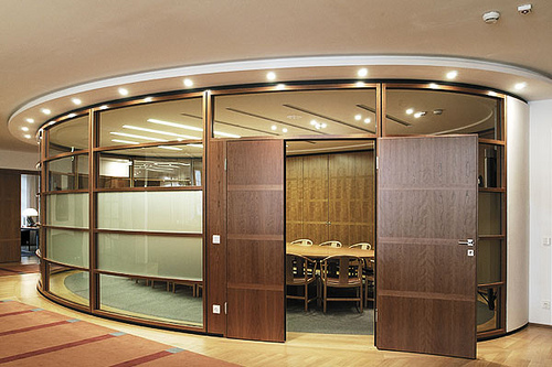 GLASS PARTITION IN OFFICE